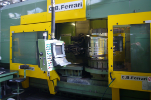 Pětiosé souvisle řízené CNC obráběcí centrum Ferrari S 620
